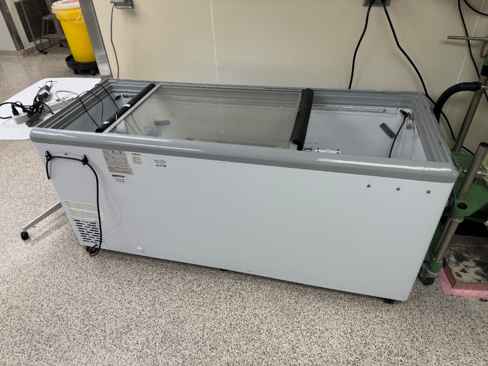 Image of Master-Bilt Showcase Chest